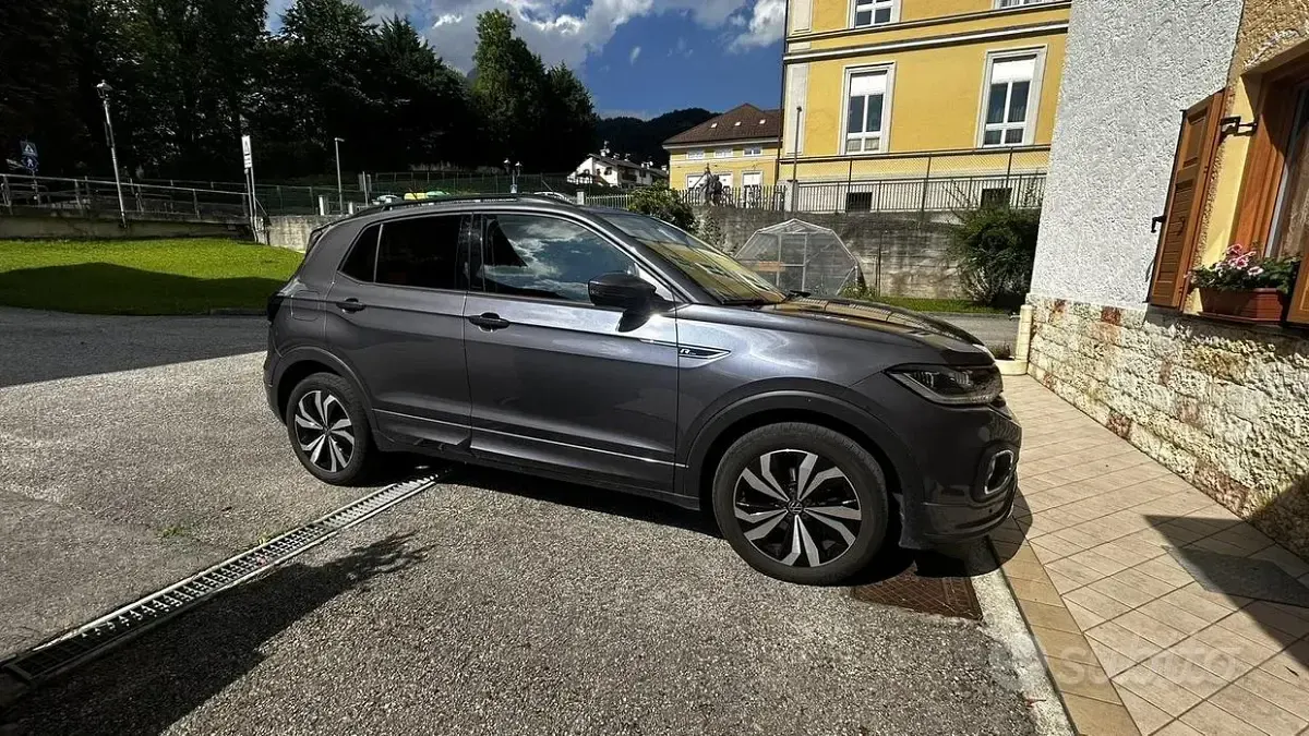 Usata VW T-Cross Style 150 CV (110 kW) 2022 Grigio SUV