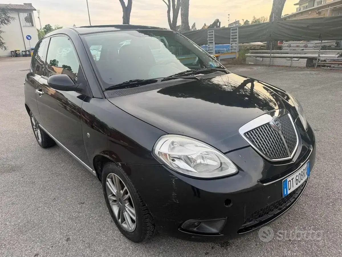 Usata Lancia Ypsilon 60 CV (44 kW) 2009 Nero Utilitaria