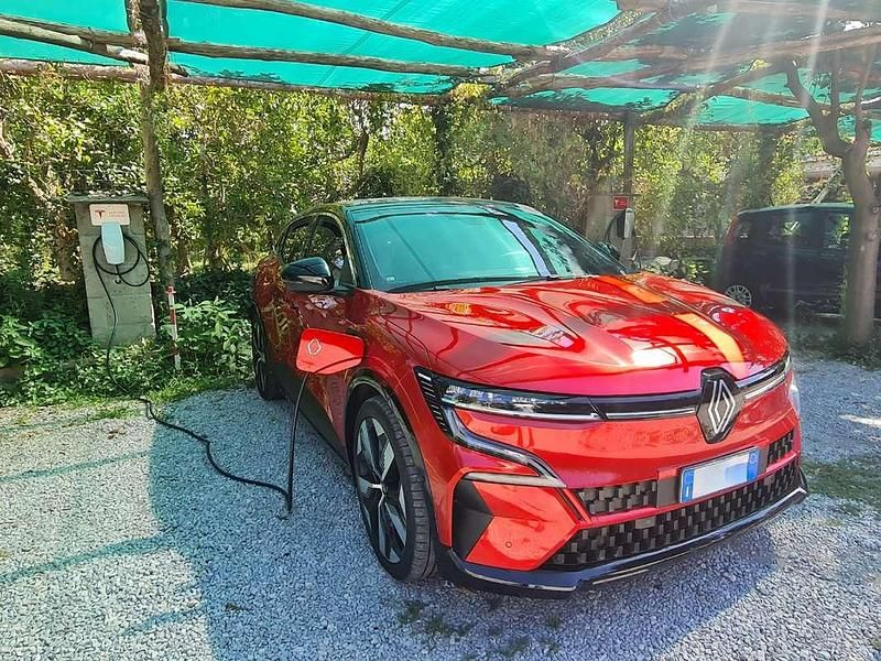 Rosso Usata 2022 Renault Mégane Techno Berlina | 24.600 € (Buon prezzo) - Immagine 1/4