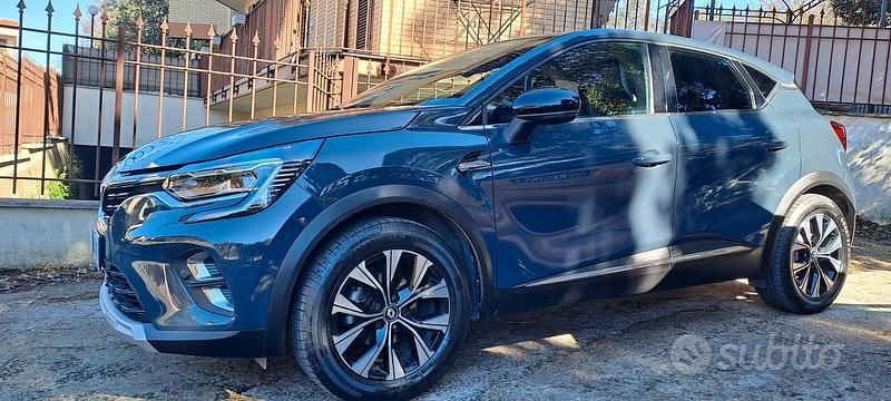 Usata Renault Captur Techno 101 CV (74 kW) 2023 Blu/azzurro SUV