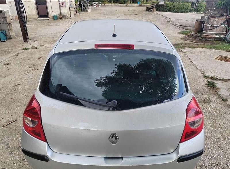 Usata Renault Clio II LE 86 CV (63 kW) 2007 Grigio Berlina