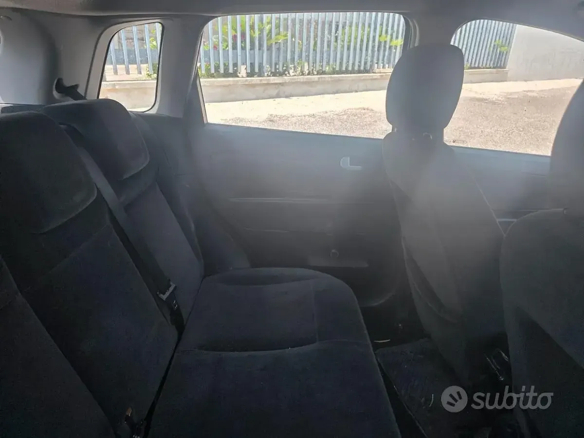 Usata Ford Fiesta 68 CV (50 kW) 2004 Nero Utilitaria