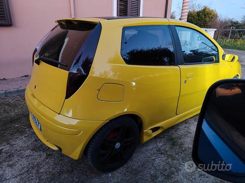 Usata Fiat Punto 131 CV (96 kW) 2002 Giallo Utilitaria