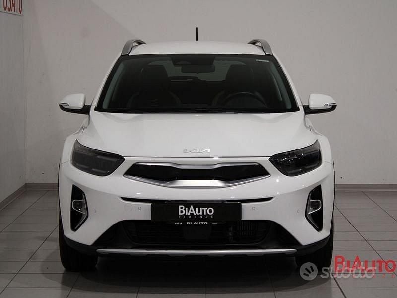 Usata Kia Stonic 100 CV (73 kW) 2024 Bianco SUV