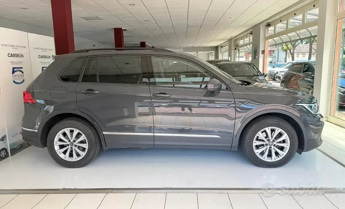 Usata VW Tiguan Life 150 CV (110 kW) 2023 Grigio SUV