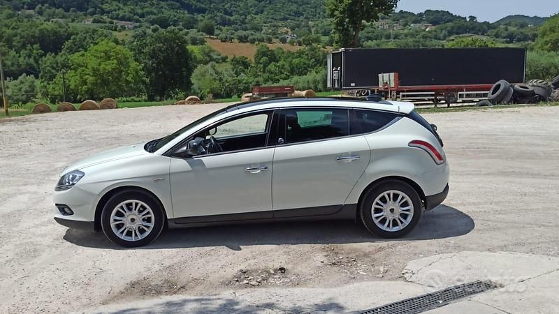 Usata Lancia Delta 120 CV (88 kW) 2012 Utilitaria