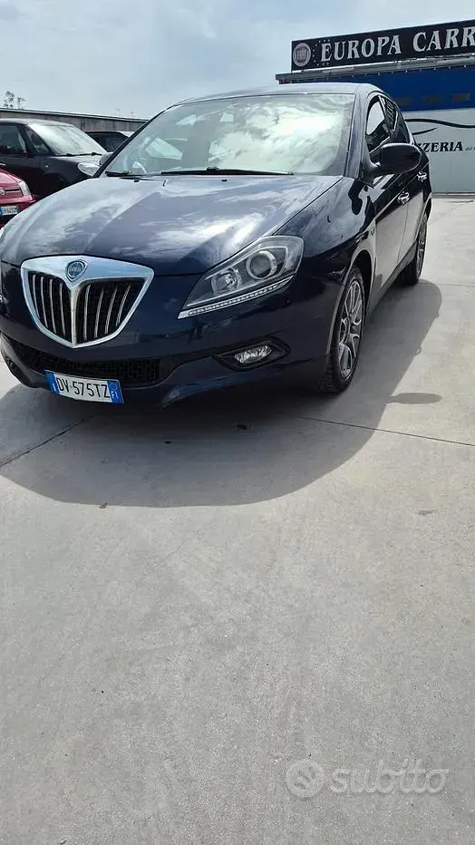 Begagnad Lancia Delta 120 HK (88 kW) 2009 Blå Halvkombi