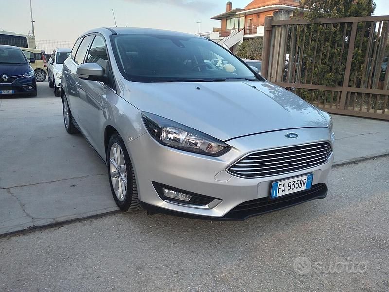 Usata Ford Focus Titanium 120 CV (88 kW) 2015 Grigio Station wagon