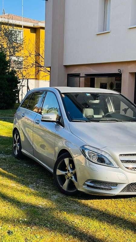 Usata Mercedes B180 Premium 109 CV (80 kW) 2012 Argento Utilitaria