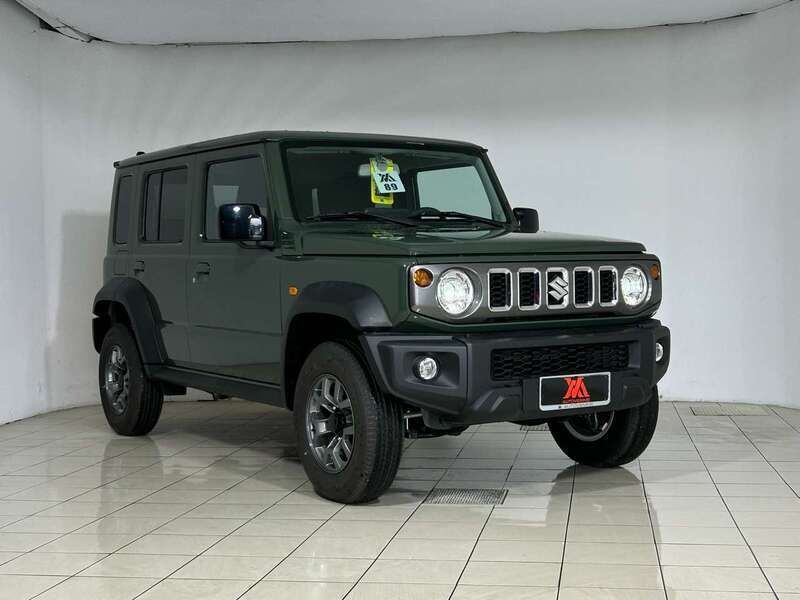 Verde Nuova 2025 Suzuki Jimny SUV | 44.899 € (Cara) - Immagine 1/4