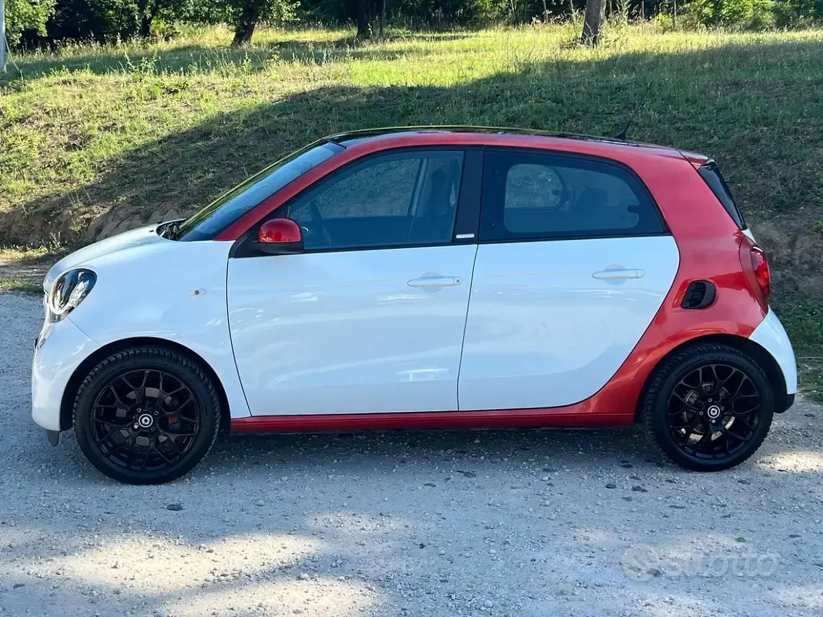 Usata Smart ForFour 90 CV (66 kW) 2016 Bianco Utilitaria