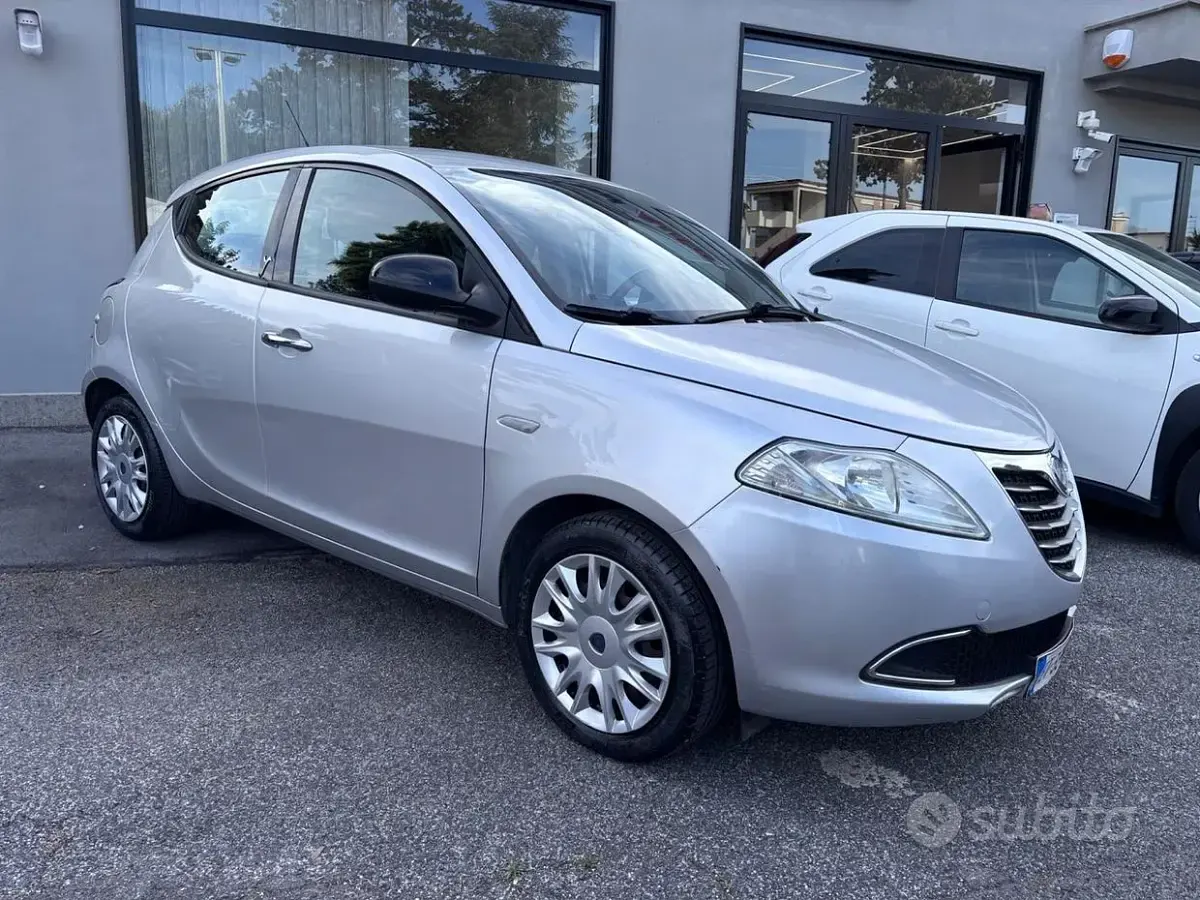 Usata Lancia Ypsilon 69 CV (50 kW) 2014 Grigio Utilitaria