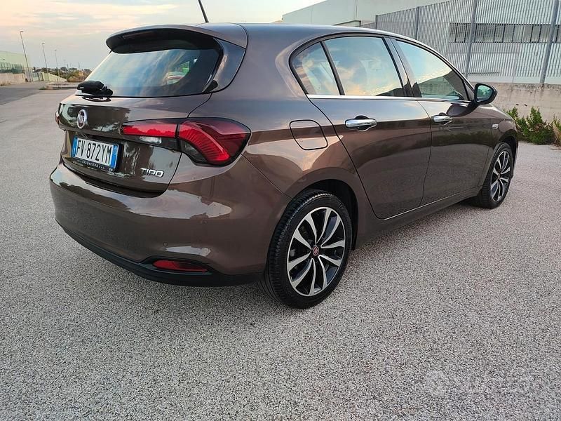 Usata Fiat Tipo 120 CV (88 kW) 2019 Marrone Berlina