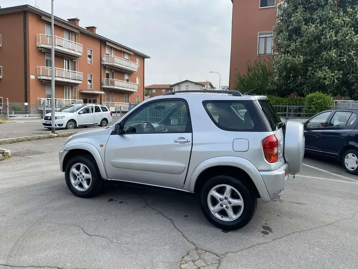 Usata Toyota RAV4 Sol 150 CV (110 kW) 2003 Argento SUV