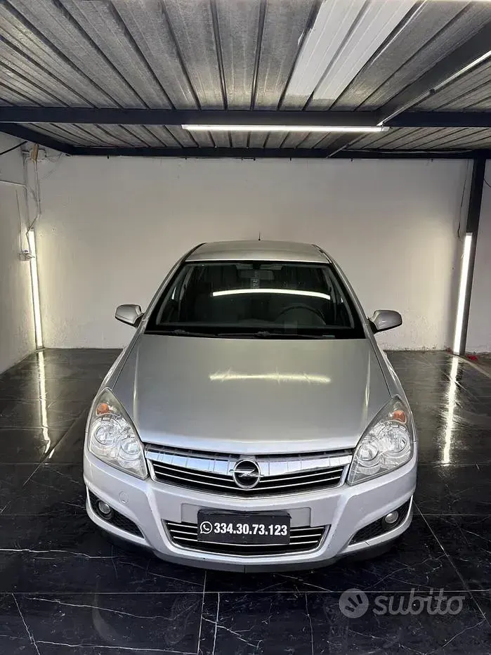 Usata Opel Astra Enjoy 88 CV (64 kW) 2009 Grigio Berlina