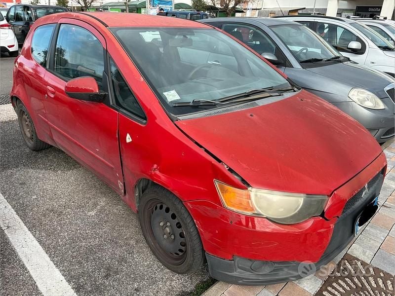 Usata Mitsubishi Colt 75 CV (55 kW) 2010 Rosso Berlina