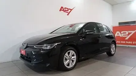 Begagnad VW Golf VIII Style 131 HK (96 kW) 2023 Grå Halvkombi