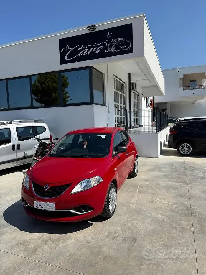 Usata Lancia Ypsilon 69 CV (50 kW) 2017 Rosso Utilitaria