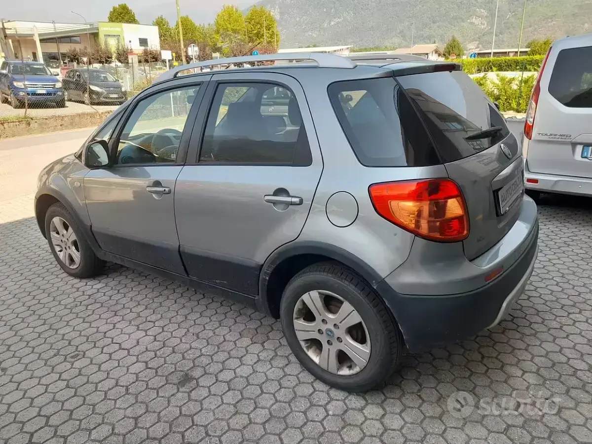 Usata Fiat Sedici Emotion 120 CV (88 kW) 2006 Grigio SUV
