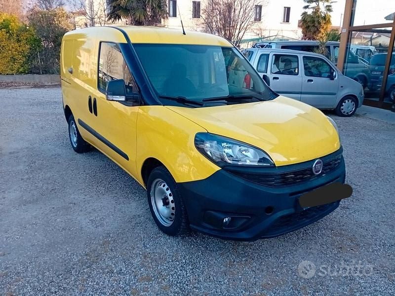 Usata Fiat Doblò Business 95 CV (69 kW) 2020 Giallo