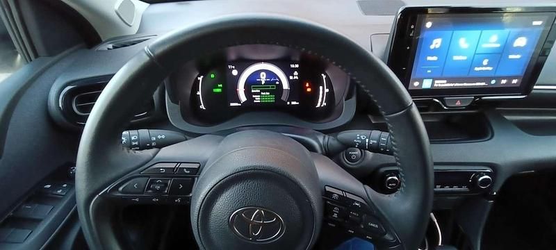 Usata Toyota Yaris Hybrid Trend 92 CV (67 kW) 2024 Berlina