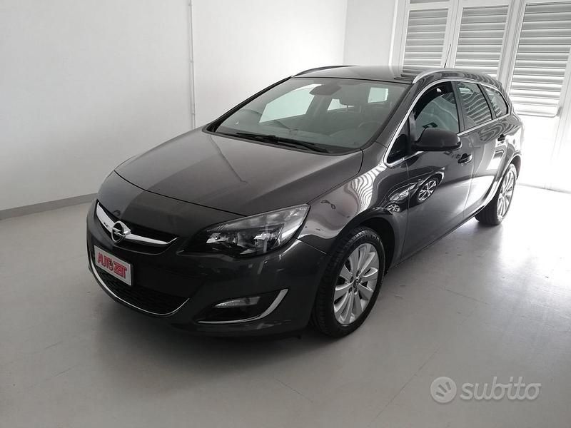 Usata Opel Astra 140 CV (102 kW) 2014 Grigio Station wagon