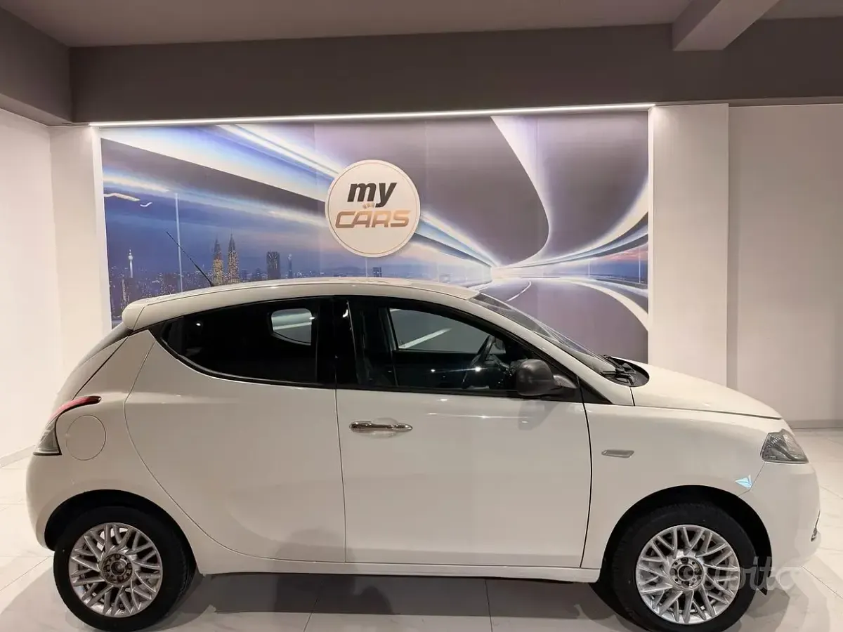 Usata Lancia Ypsilon Platinum 69 CV (50 kW) 2016 Nero Utilitaria