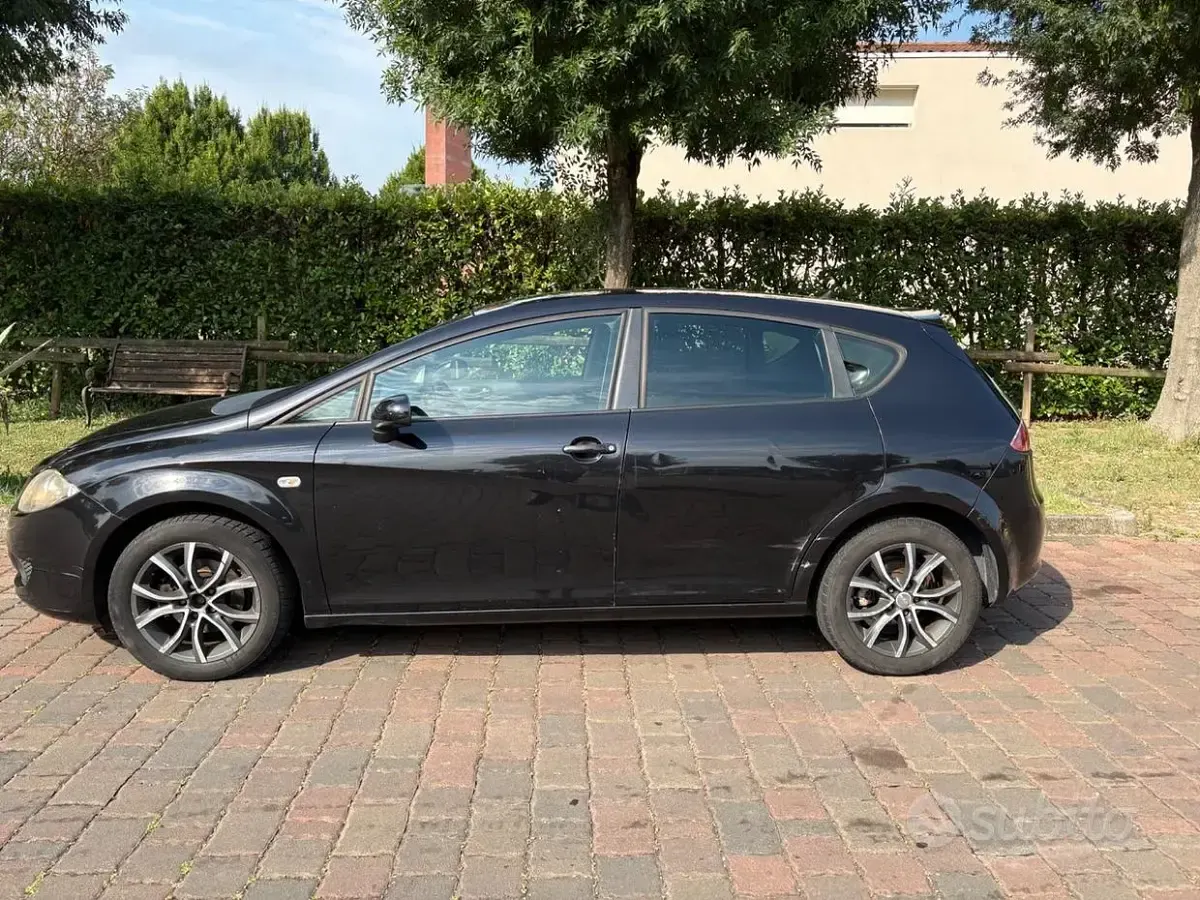 Usata Seat Leon Stylance 102 CV (75 kW) 2007 Nero Utilitaria