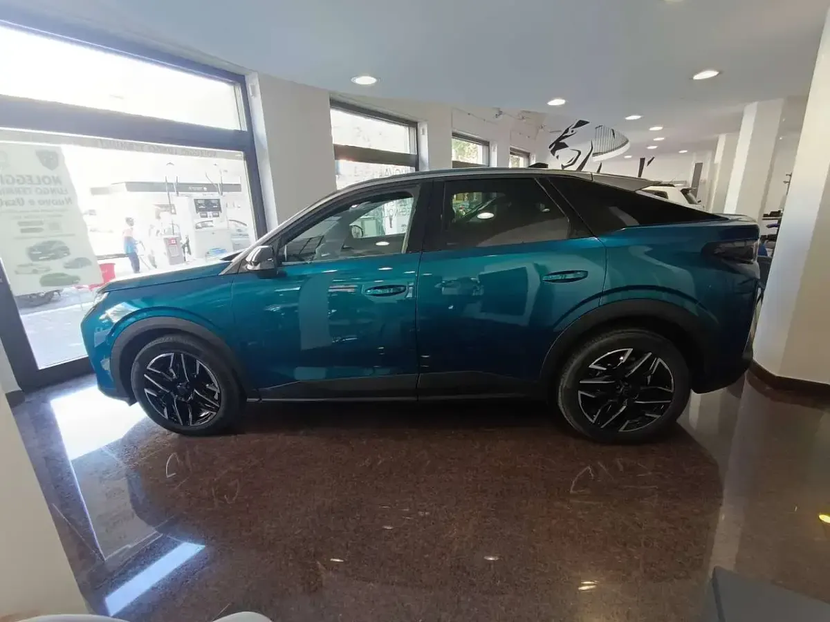 Usata Peugeot 3008 Allure 136 CV (100 kW) 2024 Blu obsession SUV
