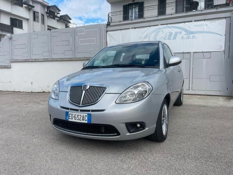 Usata Lancia Ypsilon 75 CV (55 kW) 2010 Grigio Utilitaria