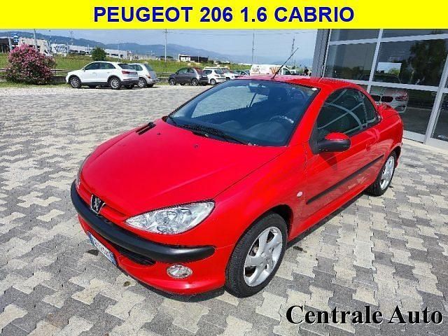 Usata Peugeot 206 CC 109 CV (80 kW) 2002 Rosso pastello Cabrio