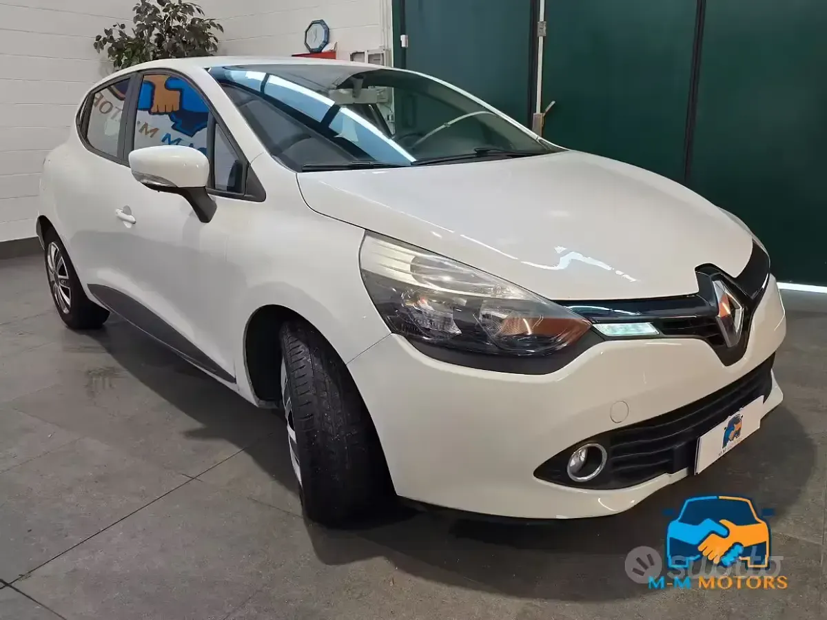 Käytetty Renault Clio IV 73 HP (53 kW) 2013 Valkoinen Sedan