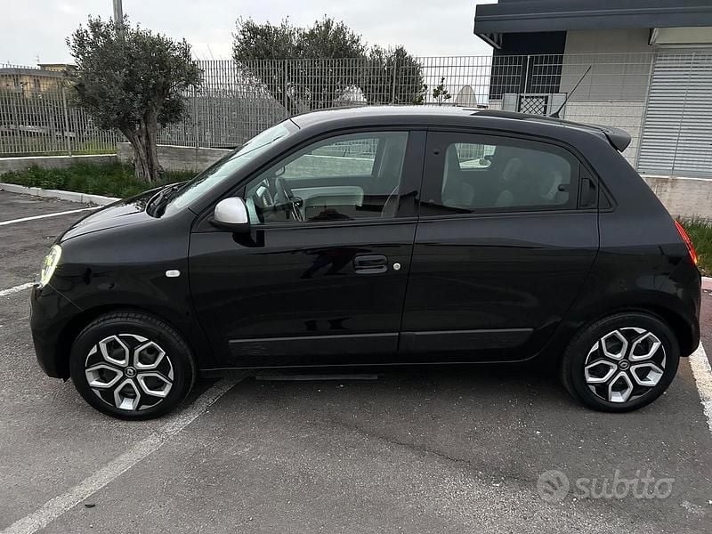 Usata Renault Twingo 60 kW (82 CV) 2022 Nero Utilitaria