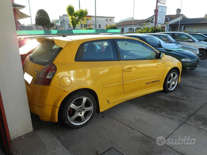 Usata Fiat Stilo Abarth 170 CV (125 kW) 2002 Giallo Berlina