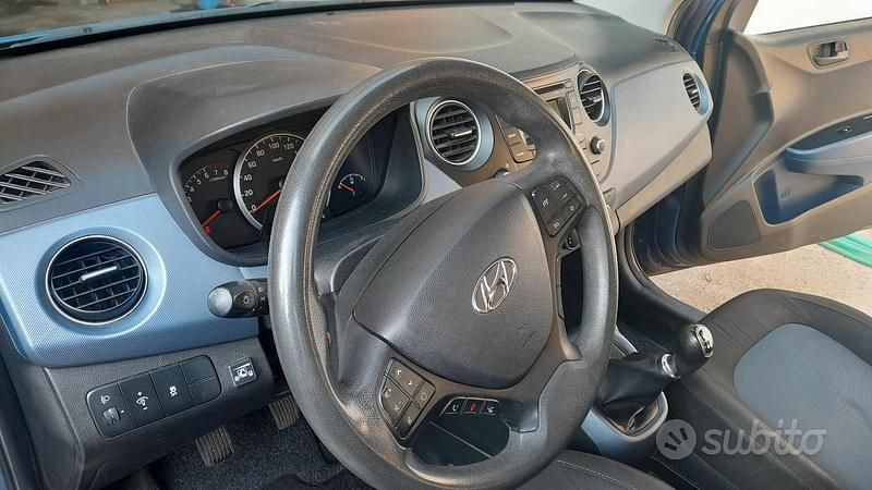 Usata Hyundai i10 66 CV (48 kW) 2015 Blu Utilitaria