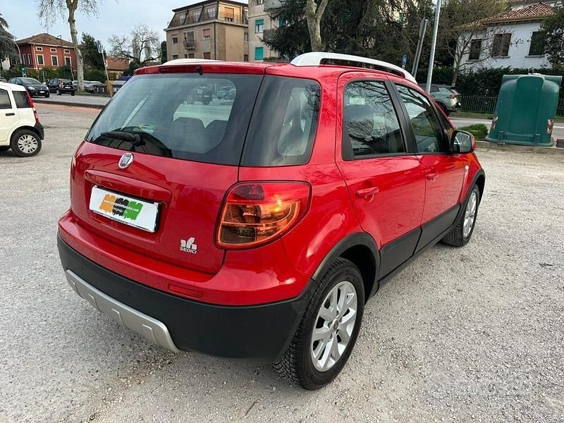 Usata Fiat Sedici Emotion 120 CV (88 kW) 2010 Rosso SUV