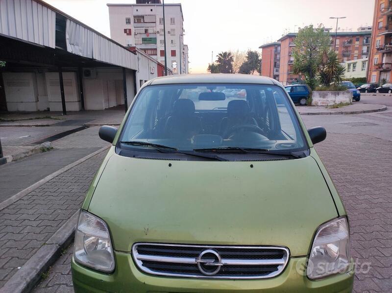 Usato 2002 Opel Agila Benzin (1.650 €)
