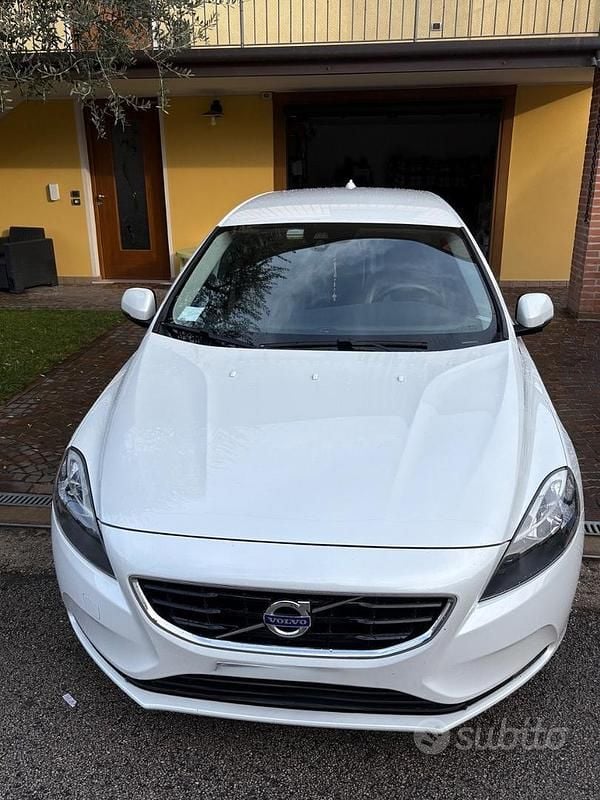 Usata Volvo V40 Ocean Race 114 CV (83 kW) 2015 Bianco Berlina
