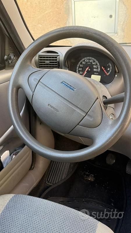 Occasion Fiat 600 Active 54 ch (39 kW) 2005 Gris Citadine