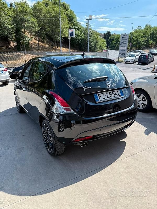 Usata Lancia Ypsilon Gold 69 CV (50 kW) 2019 Nero Utilitaria