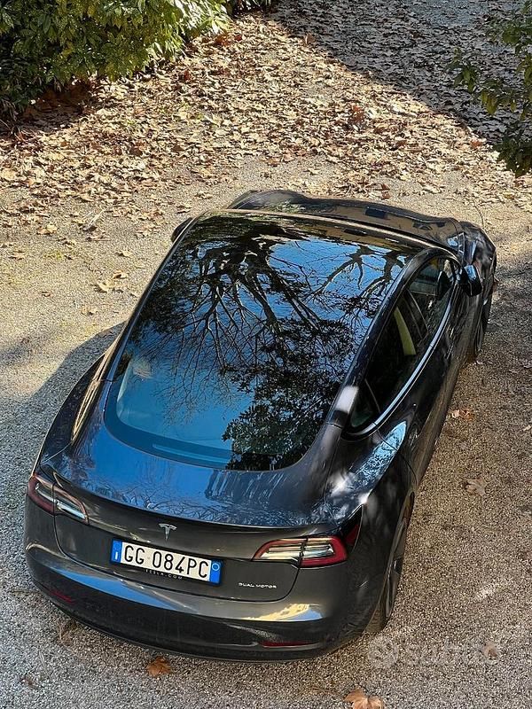 Usata Tesla Model 3 366 kW (498 CV) 2021 Grigio Berlina