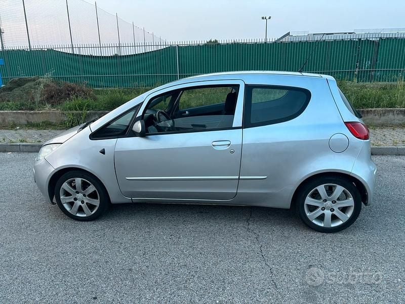 Usata Mitsubishi Colt 95 CV (69 kW) 2005 Grigio Berlina