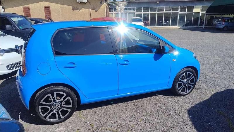 Usata VW up! high up! 75 CV (55 kW) 2015 Blu/azzurro Utilitaria
