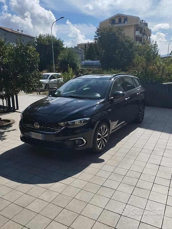 Usata Fiat Tipo Lounge 120 CV (88 kW) 2018 Nero Station wagon