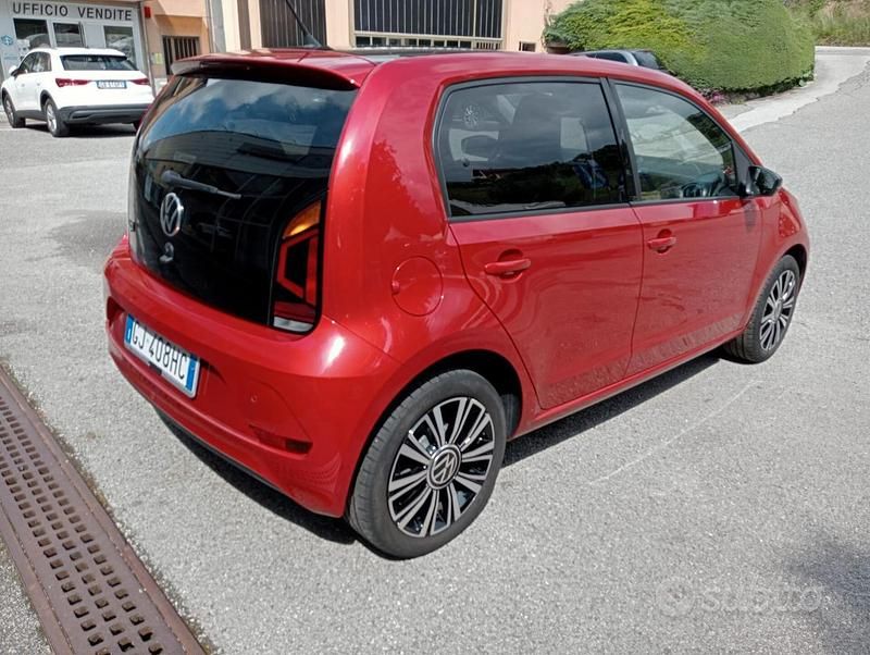 Usata VW up! Move 65 CV (47 kW) 2022 Bordeaux(met.) Utilitaria