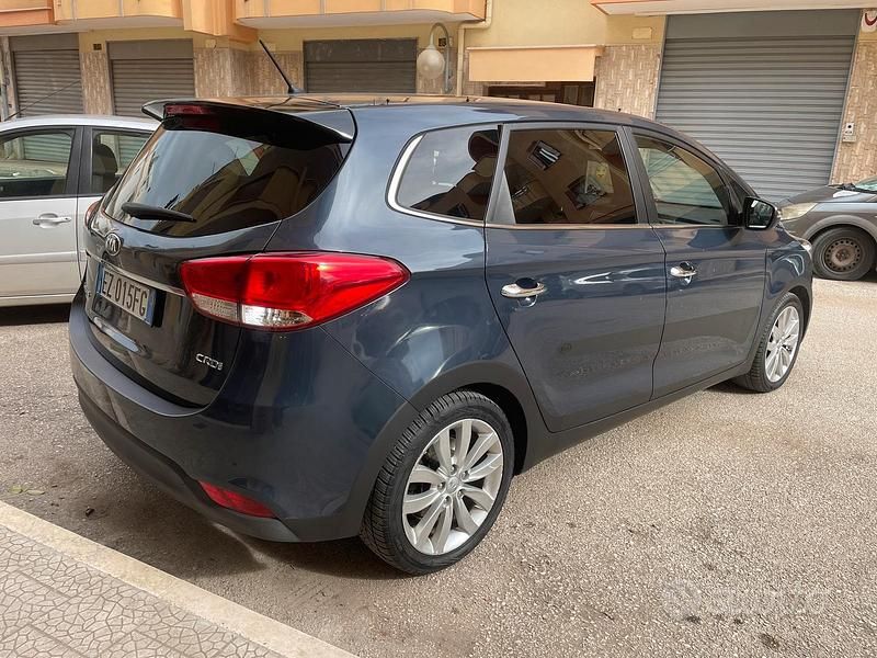 Usata Kia Carens 2015 Blu Monovolume