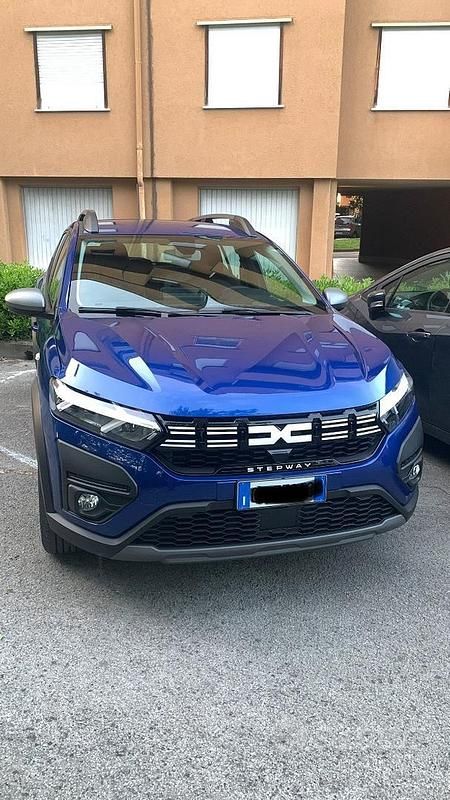 Blu Usata 2023 Dacia Sandero Expression Tre volumi | 16.400 € (Molto cara) - Immagine 1/4