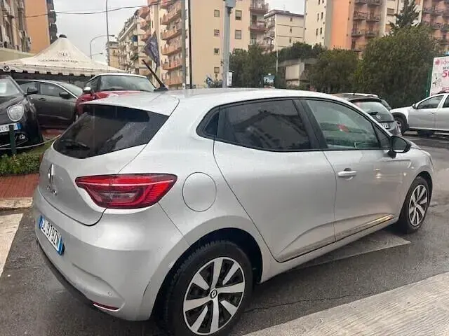 Usata Renault Clio V 100 CV (73 kW) 2022 Argento Berlina