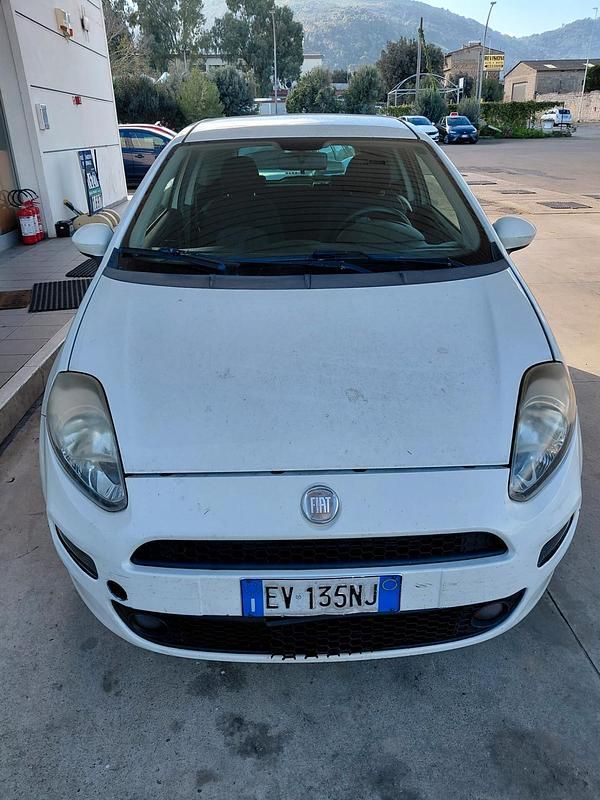 Usata Fiat Punto Street 75 CV (55 kW) 2014 Bianco Utilitaria