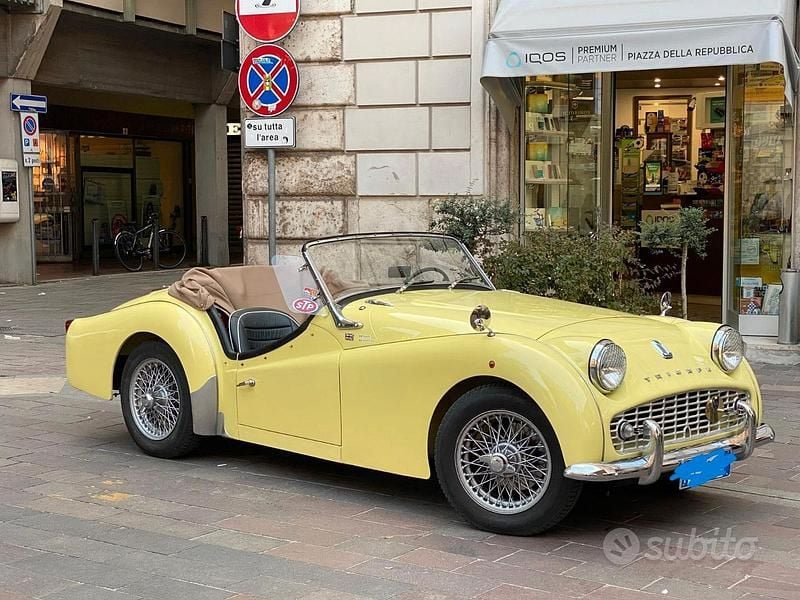 Usata Triumph TR3 1950 Giallo Cabrio
